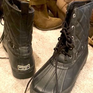 Woman’s Black Sperry snow/ winter boots